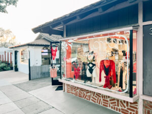 Store front of the iconic I.C. London Lingerie Shop located in Laguna Beach, California where clients shop for their OC Boudoir photoshoots